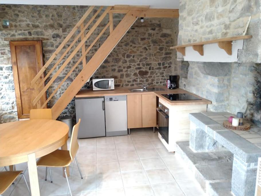 Gite Les Pommiers Montchaton ภายนอก รูปภาพ
